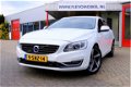 Volvo V60 - 2.4 D6 AWD Plug-In Hybrid Summum Aut. Xenon/Leder/Navi/Schuifdak/Enz - 1 - Thumbnail