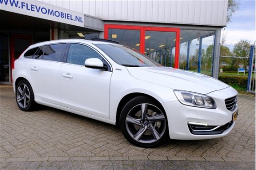 Volvo V60 - 2.4 D6 AWD Plug-In Hybrid Summum Aut. Xenon/Leder/Navi/Schuifdak/Enz - 1