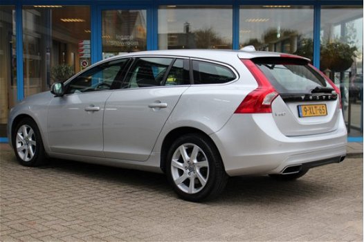 Volvo V60 - 2.0 D4 Momentum Navi - Parkeersensoren - Nette auto - 1