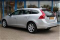 Volvo V60 - 2.0 D4 Momentum Navi - Parkeersensoren - Nette auto - 1 - Thumbnail