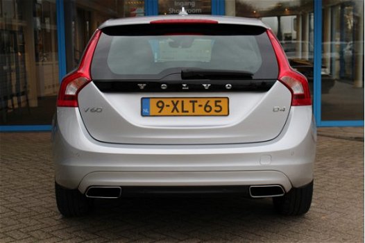 Volvo V60 - 2.0 D4 Momentum Navi - Parkeersensoren - Nette auto - 1