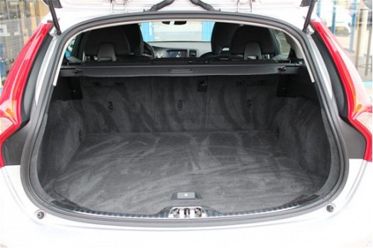 Volvo V60 - 2.0 D4 Momentum Navi - Parkeersensoren - Nette auto - 1