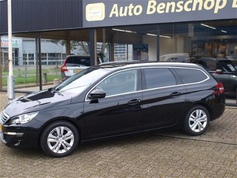 Peugeot 308 SW - HDi Exclusive Pano Navi Ecc Velgen Parkcam Pdc Cruise - 1