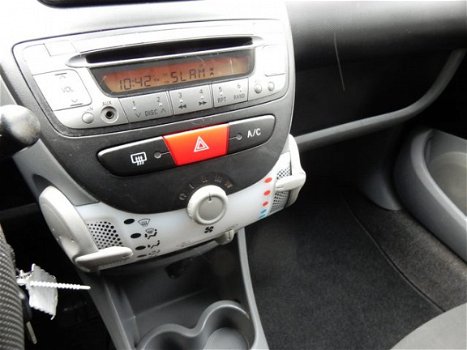 Toyota Aygo - 1.0-12V Dynamic Navigator AUTOMAAT NAVI LM VELGEN - 1
