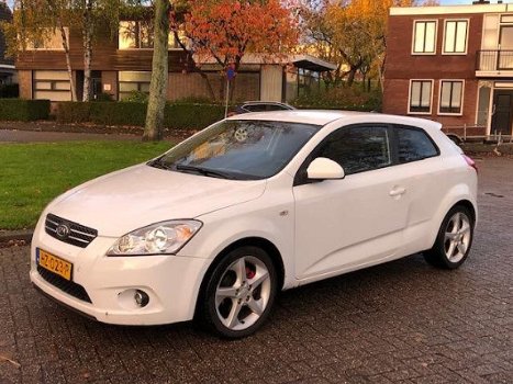 Kia Pro cee'd - 1.4 X-ecutive ISG 2009 Stuurbekrachtiging Wit Sportieve auto - 1