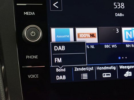 Volkswagen Golf - 1.0 TSI 110PK Comfortline Navigatie | DAB Radio | Dealeronderhouden | 16'' LMV | A - 1
