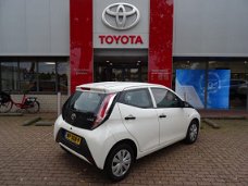 Toyota Aygo - 1.0 VVT-i x-now / Airconditioning / Led Dagrijverlichting / Radio met USB / Electrisch