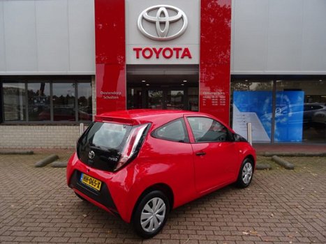 Toyota Aygo - 1.0 VVT-i x-now / Airco / Signaalkleur / Radio met USB / Led Dagrijverlichting / Elect - 1