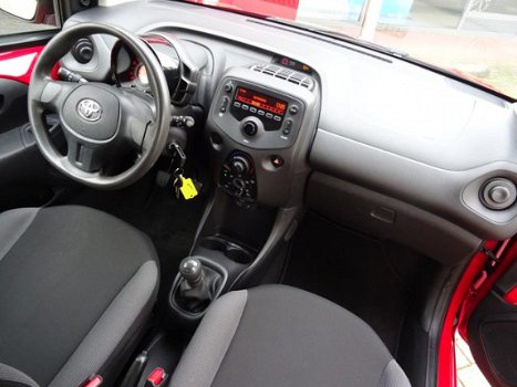 Toyota Aygo - 1.0 VVT-i x-now / Airco / Signaalkleur / Radio met USB / Led Dagrijverlichting / Elect - 1