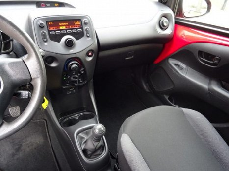 Toyota Aygo - 1.0 VVT-i x-now / Airco / Signaalkleur / Radio met USB / Led Dagrijverlichting / Elect - 1