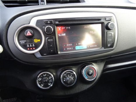 Toyota Yaris - 1.3 VVT-i Aspiration CVT-Automaat / Airco / Parkeercamera / Trekhaak / Bluetooth / Cr - 1