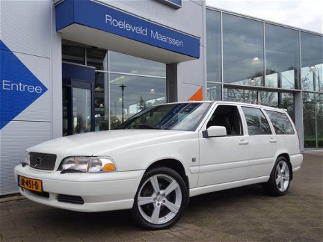 Volvo V70 - 2.5T 250PK AWD AUTOMAAT COMFORT | YOUNGTIMER | CLIMA | CRUISE | ELEK.STOEL | DAKRAILS | - 1