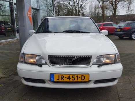 Volvo V70 - 2.5T 250PK AWD AUTOMAAT COMFORT | YOUNGTIMER | CLIMA | CRUISE | ELEK.STOEL | DAKRAILS | - 1