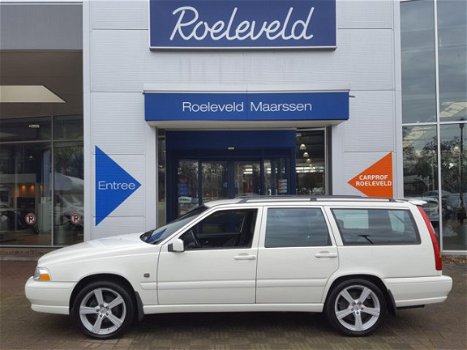 Volvo V70 - 2.5T 250PK AWD AUTOMAAT COMFORT | YOUNGTIMER | CLIMA | CRUISE | ELEK.STOEL | DAKRAILS | - 1