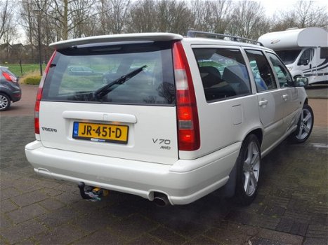 Volvo V70 - 2.5T 250PK AWD AUTOMAAT COMFORT | YOUNGTIMER | CLIMA | CRUISE | ELEK.STOEL | DAKRAILS | - 1