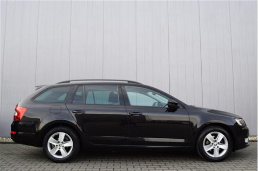 Skoda Octavia Combi - 1.6 TDi Greenline Businessline ECC. Full Map Navi, Sportstoelen, Dealer Onderh - 1