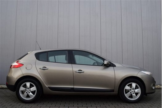 Renault Mégane - 1.6 5Drs Dynamique ECC, Full Map Navi, Trekhaak, Volledig Onderhouden - 1