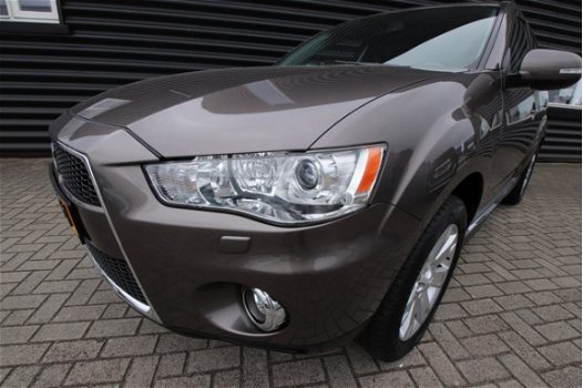 Mitsubishi Outlander - 2.0 Edition Two Trekhaak, Leer, Opendak - 1