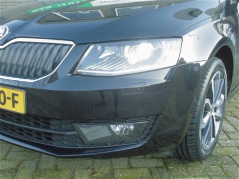 Skoda Octavia Combi - Style Xenon verl./ schuif kanteldak /leder/alcantara navi - 1