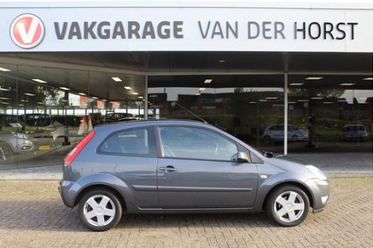 Ford Fiesta - 1.3 Futura nette auto met trekhaak - 1