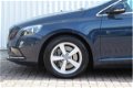 Volvo V40 - 2.0 D4 190PK Momentum Business Navi Regensensor Park Assist - 1 - Thumbnail