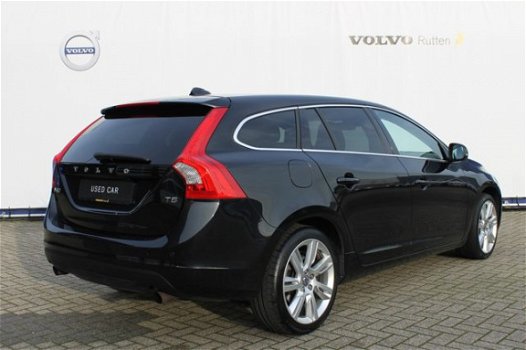 Volvo V60 - T5 240pk Automaat / Navigatie / Xenon verlichting / PDC voor en - 1