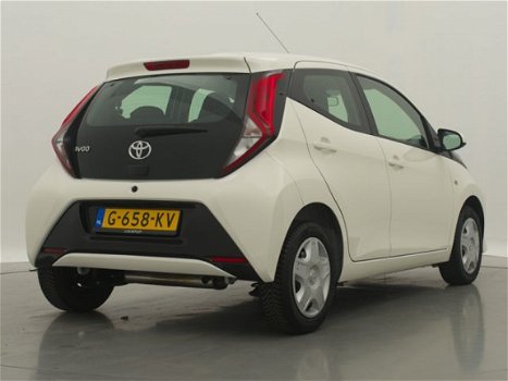 Toyota Aygo - 1.0 VVT-i x-play Airco | Bluetooth | Camera | - 1