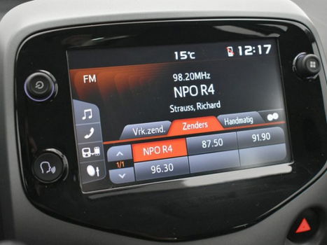 Toyota Aygo - 1.0 VVT-i x-play Airco | Bluetooth | Camera | - 1