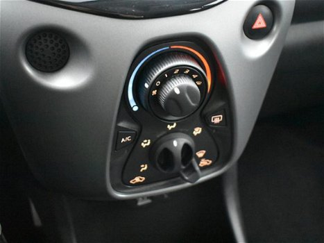 Toyota Aygo - 1.0 VVT-i x-play Airco | Bluetooth | Camera | - 1