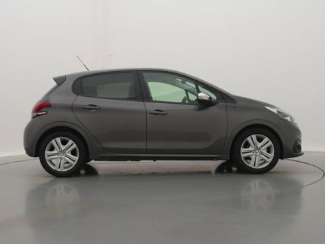 Peugeot 208 - 1.2 82pk Signature | Navigatie | Parkeersensoren | Airco | - 1