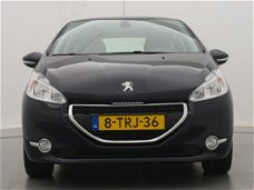 Peugeot 208 - 1.2 82pk Envy | Navigatie | Climate Control | Parkeersensoren | 16" lm velgen |