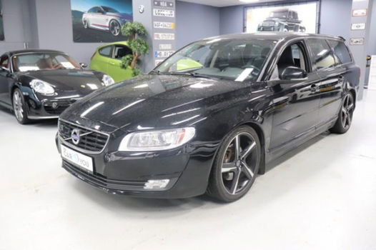 Volvo V70 - 2.0 T5 Inscr. Ed. R Line Automaat Airco C.V elec ramen - 1