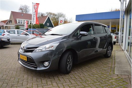 Toyota Verso - 1.8 VVT-i Dynamic Business | Navigatie | Camera | Trekhaak | Panoramadak - 1