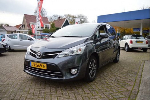 Toyota Verso - 1.8 VVT-i Dynamic Business | Navigatie | Camera | Trekhaak | Panoramadak - 1