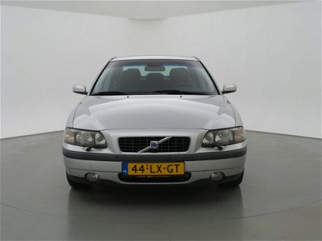 Volvo S60 - 2.4 140 PK + LEDER / STOELVERWARMING / APP RADIO - 1