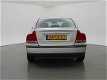 Volvo S60 - 2.4 140 PK + LEDER / STOELVERWARMING / APP RADIO - 1 - Thumbnail