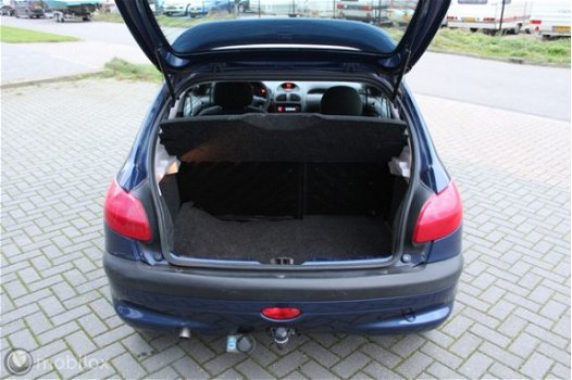 Peugeot 206 - 1.4 XR leuke auto met APK tot 10-05-2020 - 1