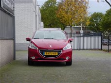 Peugeot 208 - 1.6 VTi 120 pk Allure uitvoering 5 deurs vol-automaat 1e eigenaar