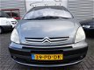 Citroën Xsara Picasso - 1.8i-16V 5 deurs, nwe APK tot 08-03-2021, AIRCO, CRUISE, en rijd, remt nog s - 1 - Thumbnail