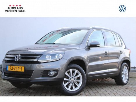 Volkswagen Tiguan - 1.4 TSI 160pk Sport&Style | Navigatie | Park assist + Parkeersensoren | Trekhaak - 1