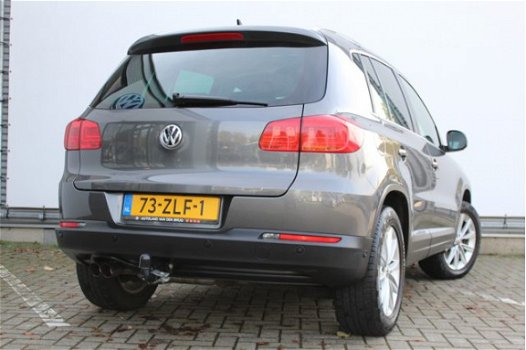 Volkswagen Tiguan - 1.4 TSI 160pk Sport&Style | Navigatie | Park assist + Parkeersensoren | Trekhaak - 1