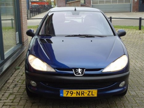 Peugeot 206 - 1.4 XT *5 DEURS* *APK T/M 8-11-2020 - 1