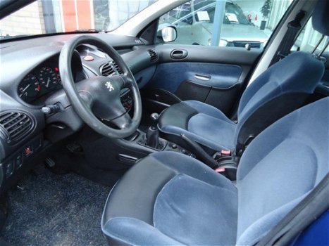 Peugeot 206 - 1.4 XT *5 DEURS* *APK T/M 8-11-2020 - 1