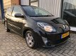 Renault Twingo - 1.2-16V Collection airco, inruil mogelijk - 1 - Thumbnail