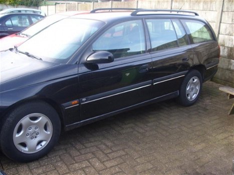 Opel Omega Wagon - 2.0i-16V GL - 1