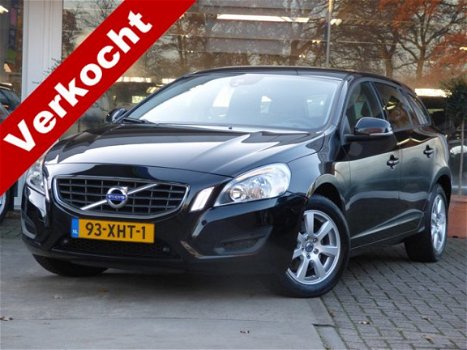 Volvo V60 - 1.6 T4 Momentum 180PK Leder, Navi, Winterset - 1