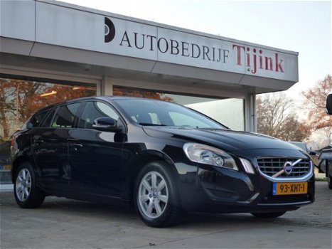 Volvo V60 - 1.6 T4 Momentum 180PK Leder, Navi, Winterset - 1