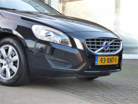 Volvo V60 - 1.6 T4 Momentum 180PK Leder, Navi, Winterset - 1