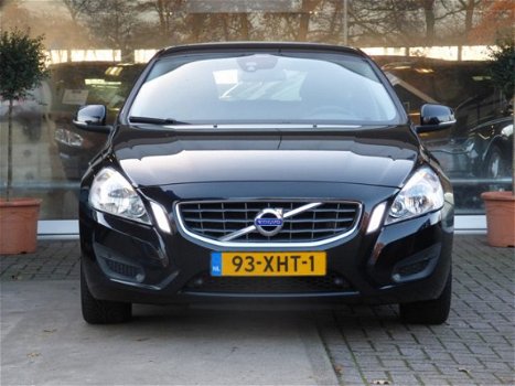 Volvo V60 - 1.6 T4 Momentum 180PK Leder, Navi, Winterset - 1