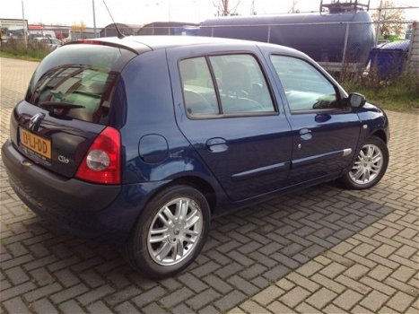 Renault Clio - 1.6 16v AUTOMAAT*INITIALE*5DRS*UNIEK LAGE KM'S - 1